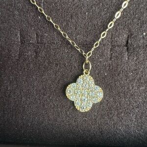 SOLD‼️K18 clover leaf diamond necklace